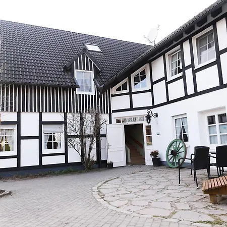 Hof Koehne - Haus Am Spielplatz - Schweinchen Apartment Schmallenberg