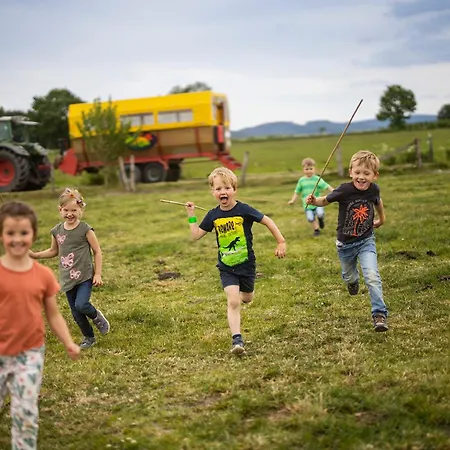 Apartment Hof Koehne - Haus Am Spielplatz - Schweinchen *
